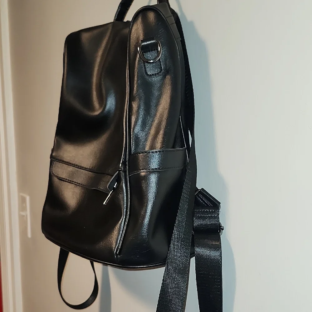 Cheruty Anti Theft Vegan Leather Minimalist Sleek Black Leather Backpack Neutral